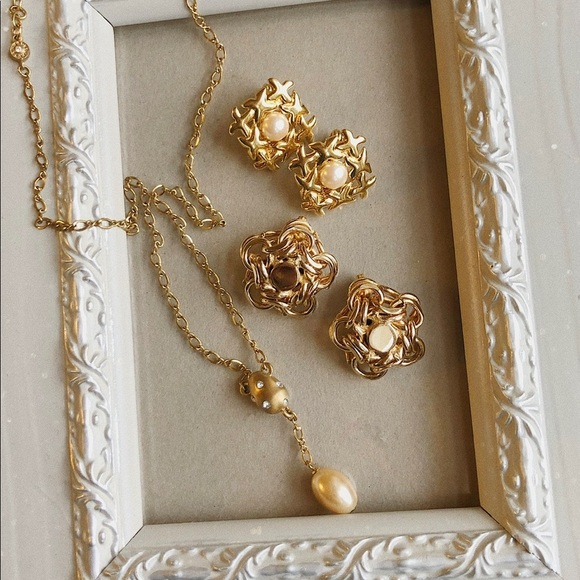 MONET vintage clips earrings- excellent condition - Picture 4 of 11